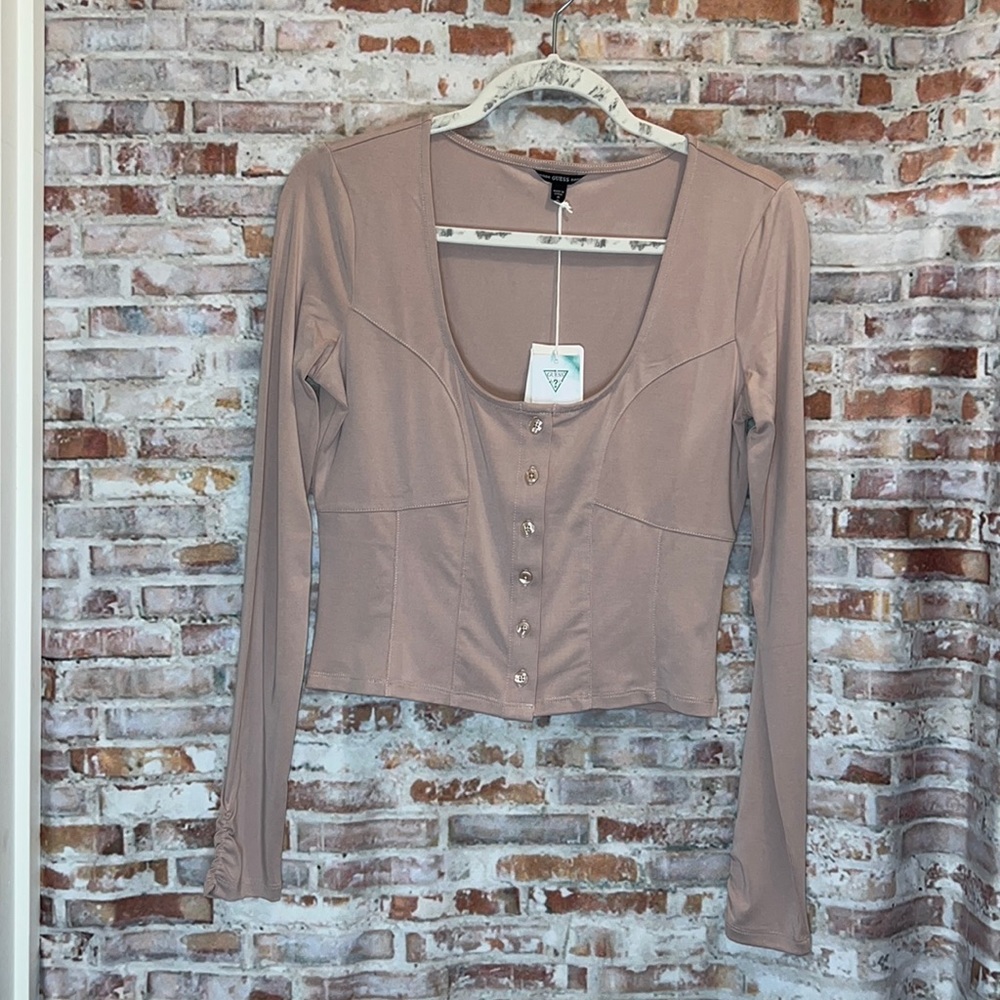 GUESS | ECO AMORI BUTTON UP TOP / POSH TAUPE in Medium